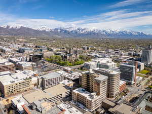 Aerial view with a mountain view