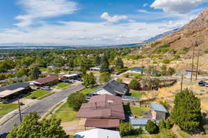 Bird's eye view with a mountain view