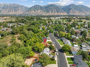 Drone / aerial view featuring a mountain view