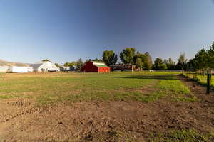 View of yard with an outdoor structure