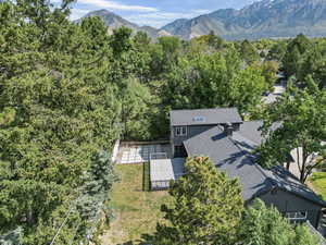 Bird's eye view with a mountain view