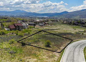 Drone / aerial view featuring a mountain view