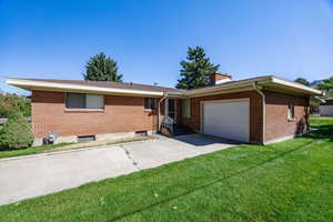 View of front of home featuring a front yard and a garage