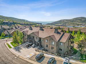 Aerial view with a mountain view