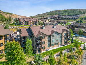 Birds eye view of property featuring a mountain view