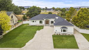 View of front of house featuring a mountain view and a front yard