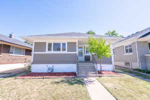 View of front of home featuring a front yard