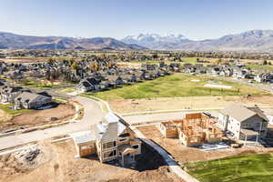 Aerial view with a mountain view