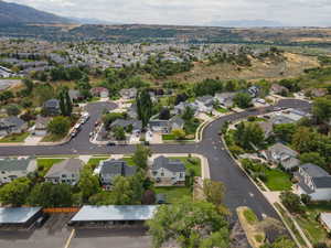 Bird's eye view with a mountain view