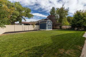 View of yard featuring a shed