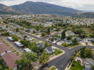 Birds eye view of property featuring a mountain view