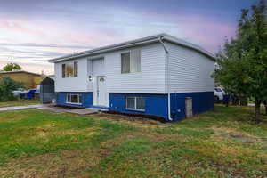 Bi-level home featuring a lawn