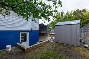 View of yard featuring a storage shed