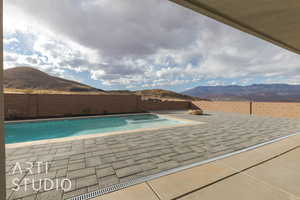 View of swimming pool featuring a jacuzzi and a mountain view