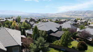 Aerial view with a mountain view