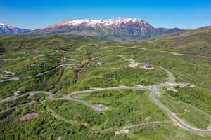Aerial view of property's location featuring mountains