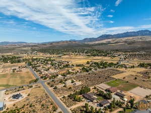 Drone / aerial view featuring a mountain view