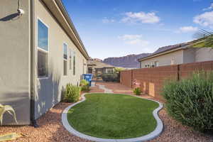 View of yard featuring a mountain view