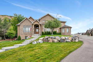 View of front facade with a front lawn