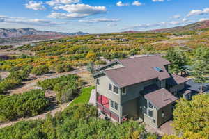 Birds eye view of property featuring a mountain view