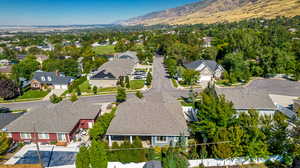 Aerial view with a mountain view