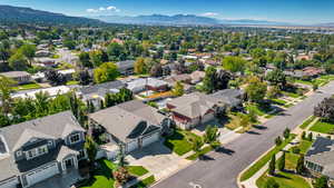 Bird's eye view with a mountain view