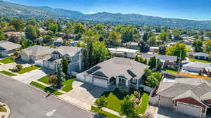 Bird's eye view with a mountain view