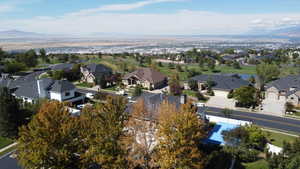 Aerial view with a mountain view