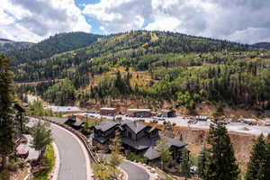 Birds eye view of property featuring a mountain view