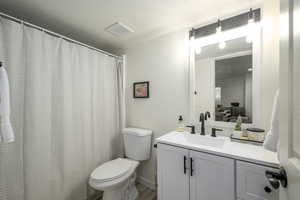 Basement Apartment full bathroom