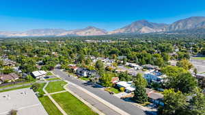 Drone / aerial view featuring a mountain view