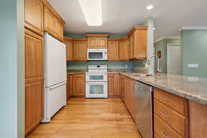 Kitchen with granite counters,  hardwood  flooring, all appliances included