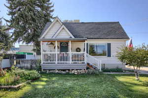 Bungalow featuring a porch and a front yard