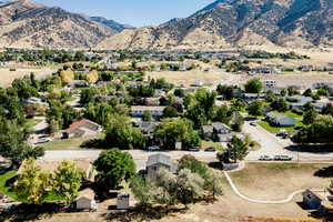 Birds eye view of property featuring a mountain view