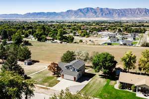 Aerial view with a mountain view