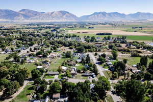 Aerial view with a mountain view