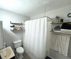 Unit B Bath Rm