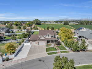 Bird's eye view with a mountain view