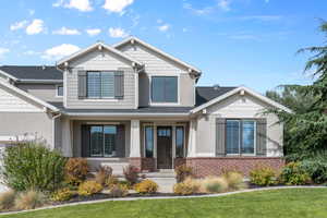 Craftsman house featuring a front yard and a porch