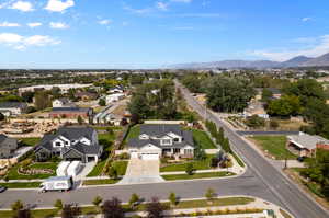 Aerial view with a mountain view