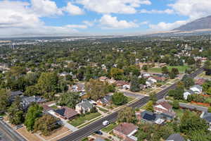 Aerial view with a mountain view