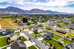 Bird's eye view with a mountain view