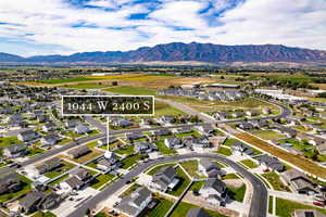 Drone / aerial view featuring a mountain view