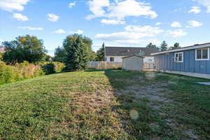 View of yard featuring a shed