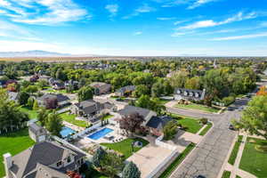 Birds eye view of property