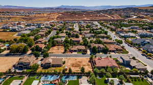 Birds eye view of property featuring a mountain view