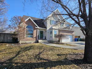 View of front facade with a front lawn