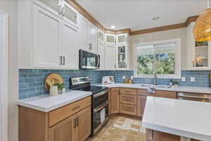 Ample storage space, double oven range and beautiful backsplash throughout