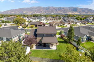 Drone / aerial view featuring a mountain view