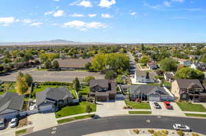 Aerial view with a mountain view